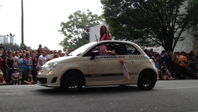 Illustration for article titled Vehicles Of The 2013 DragonCon Parade - Photo Dump